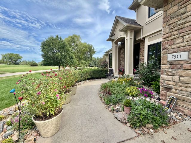 7511 Eagle Crest Drive, Johnston, IA 50131