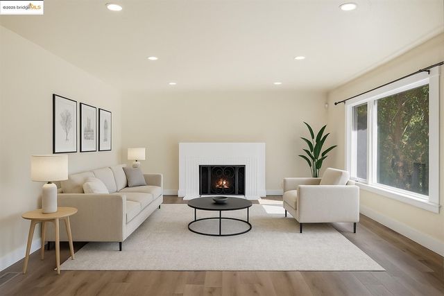 9244 Golf Links RD, Oakland, CA 94605