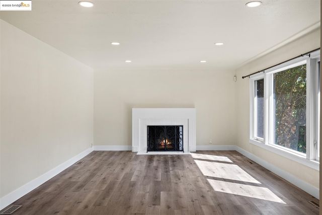 9244 Golf Links RD, Oakland, CA 94605