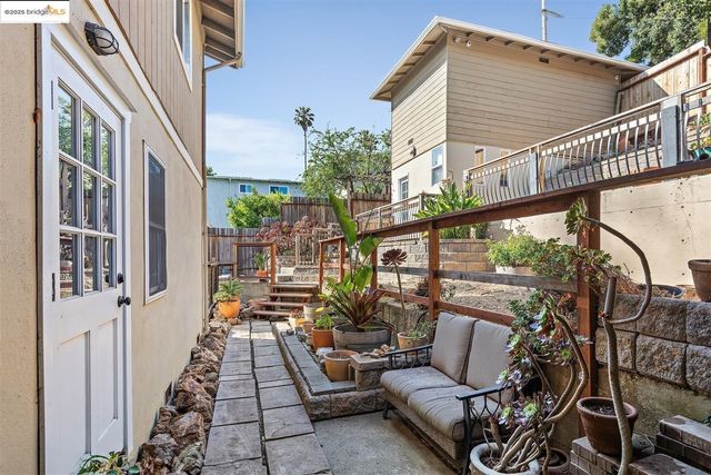 9244 Golf Links RD, Oakland, CA 94605