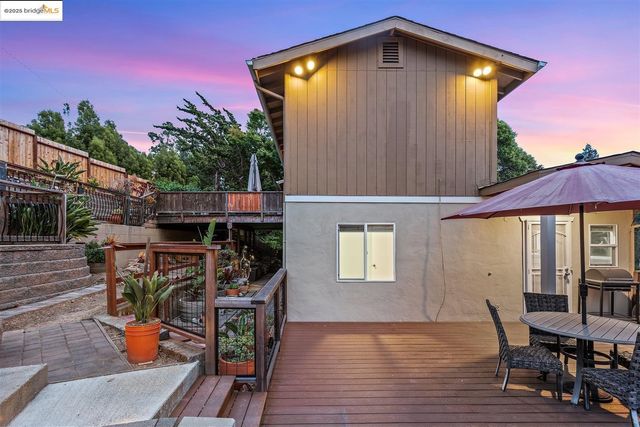 9244 Golf Links RD, Oakland, CA 94605