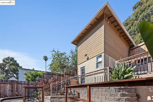 9244 Golf Links RD, Oakland, CA 94605