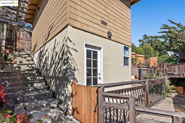 9244 Golf Links RD, Oakland, CA 94605