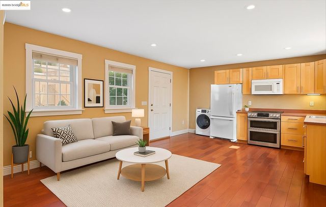 9244 Golf Links RD, Oakland, CA 94605