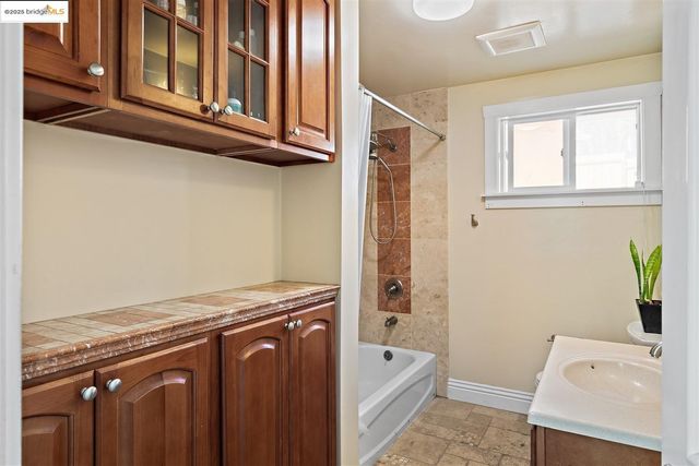 9244 Golf Links RD, Oakland, CA 94605