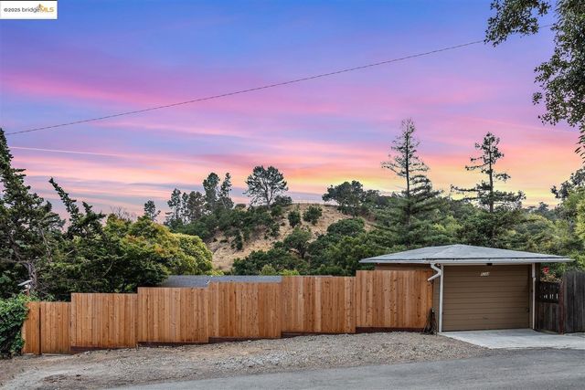 9244 Golf Links RD, Oakland, CA 94605