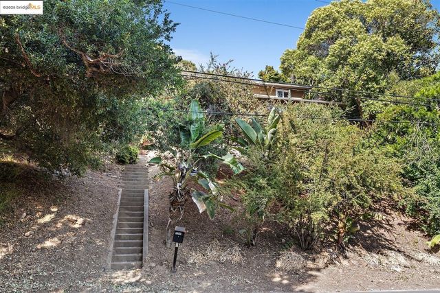9244 Golf Links RD, Oakland, CA 94605