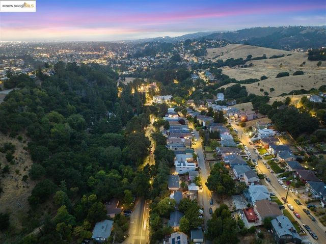 9244 Golf Links RD, Oakland, CA 94605