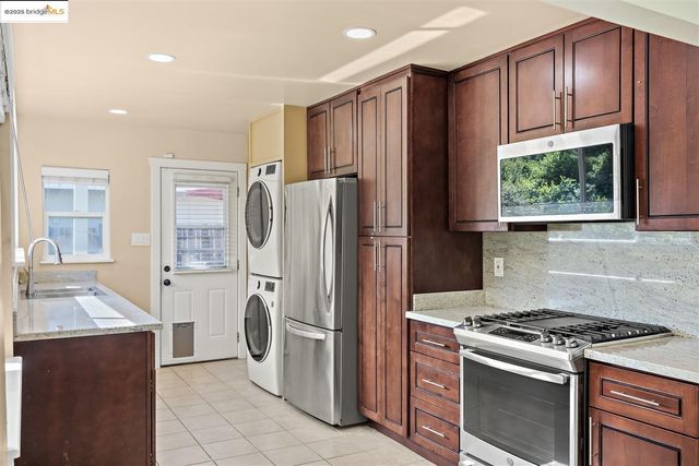 9244 Golf Links RD, Oakland, CA 94605