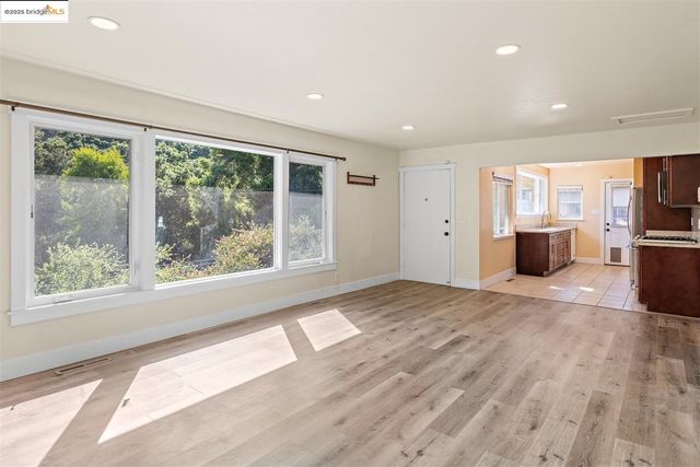 9244 Golf Links RD, Oakland, CA 94605