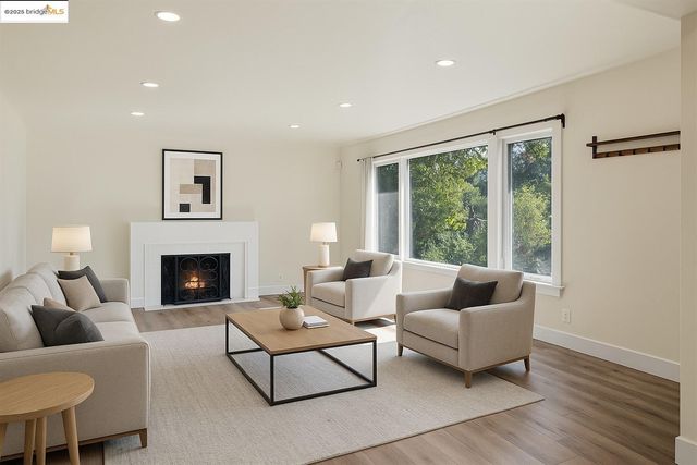 9244 Golf Links RD, Oakland, CA 94605