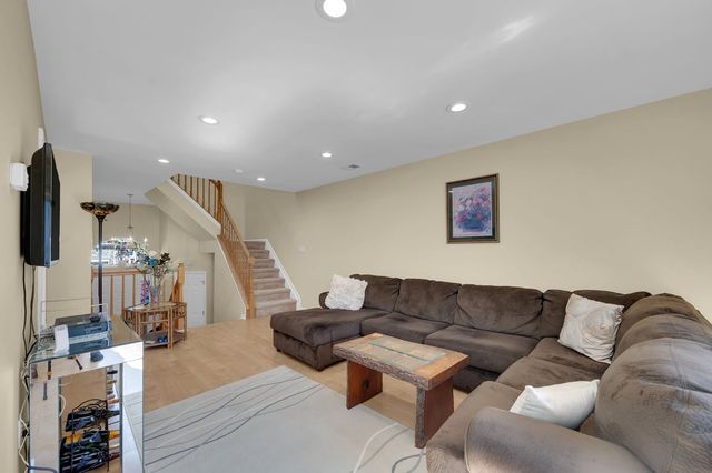 24 Catherine Court, Laurence Harbor, NJ 08879