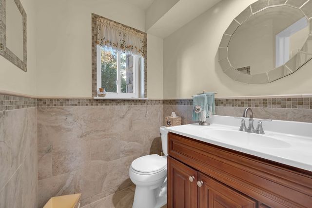 24 Catherine Court, Laurence Harbor, NJ 08879