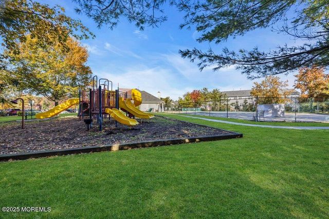 24 Catherine Court, Laurence Harbor, NJ 08879