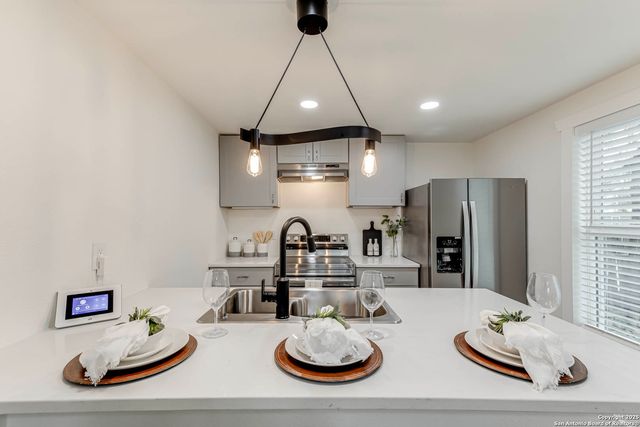 324 Overlook Rd, San Antonio, TX 78233