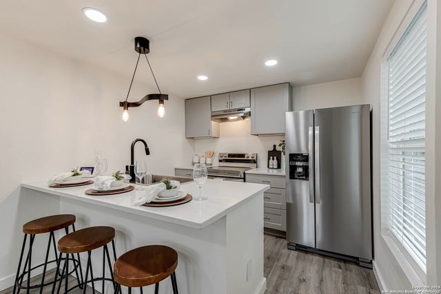 324 Overlook Rd, San Antonio, TX 78233