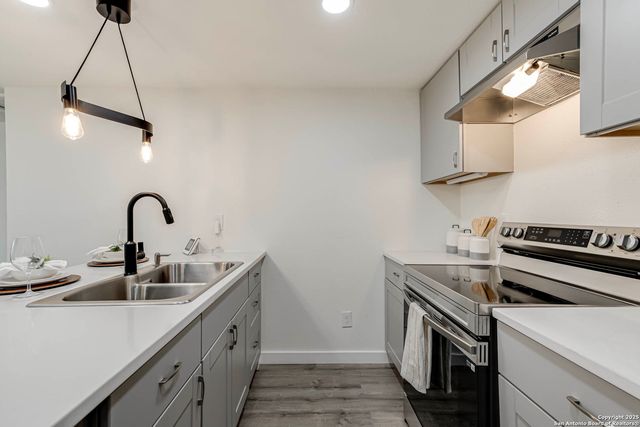 324 Overlook Rd, San Antonio, TX 78233