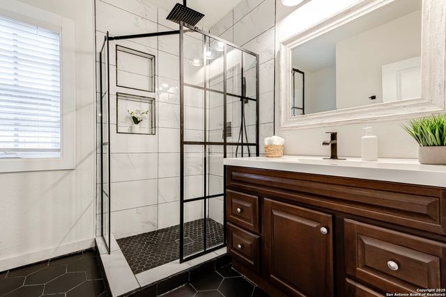 324 Overlook Rd, San Antonio, TX 78233