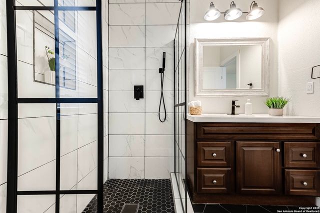 324 Overlook Rd, San Antonio, TX 78233