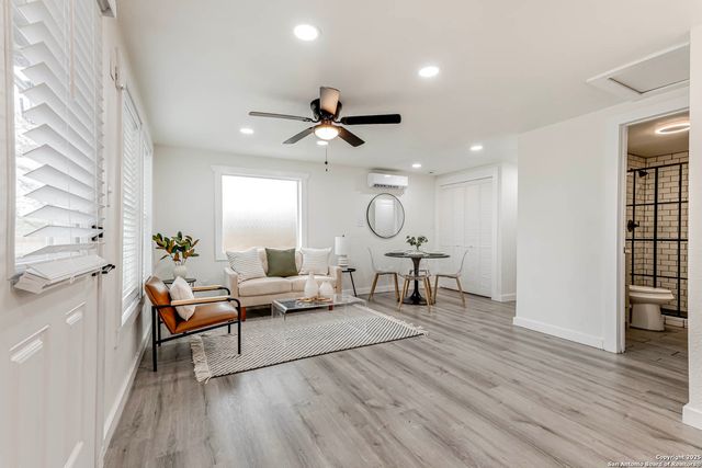 324 Overlook Rd, San Antonio, TX 78233