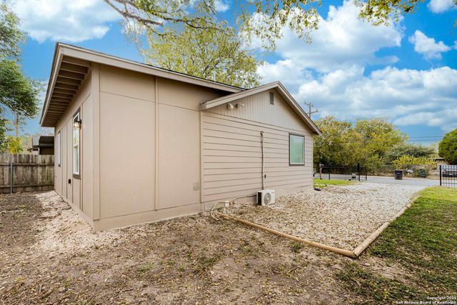324 Overlook Rd, San Antonio, TX 78233