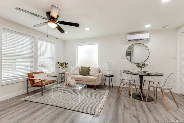 324 Overlook Rd, San Antonio, TX 78233