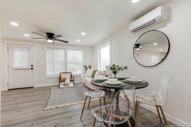 324 Overlook Rd, San Antonio, TX 78233