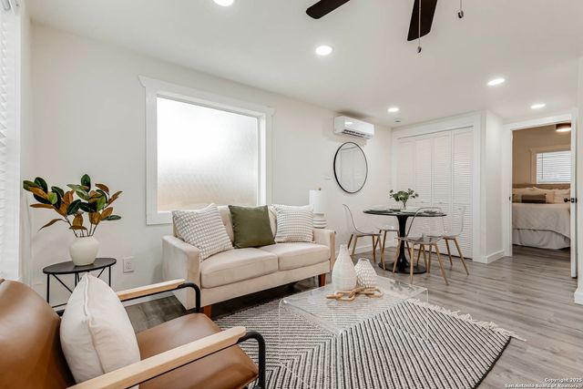 324 Overlook Rd, San Antonio, TX 78233