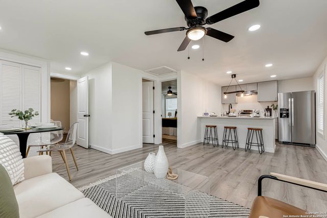 324 Overlook Rd, San Antonio, TX 78233