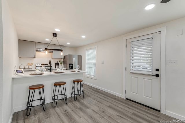 324 Overlook Rd, San Antonio, TX 78233