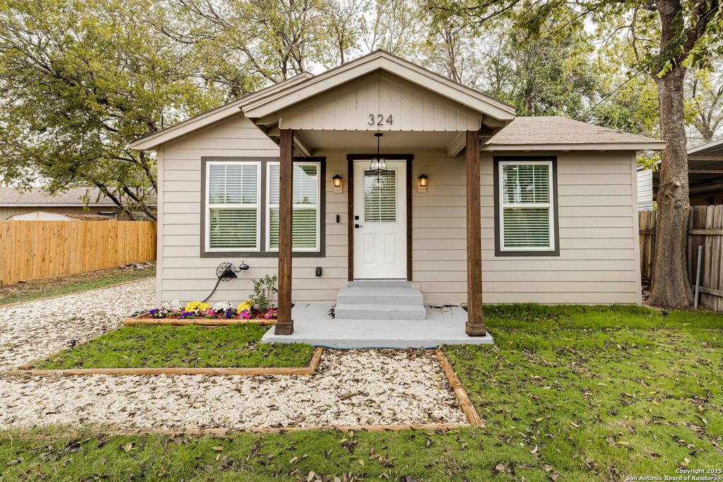 324 Overlook Rd, San Antonio, TX 78233