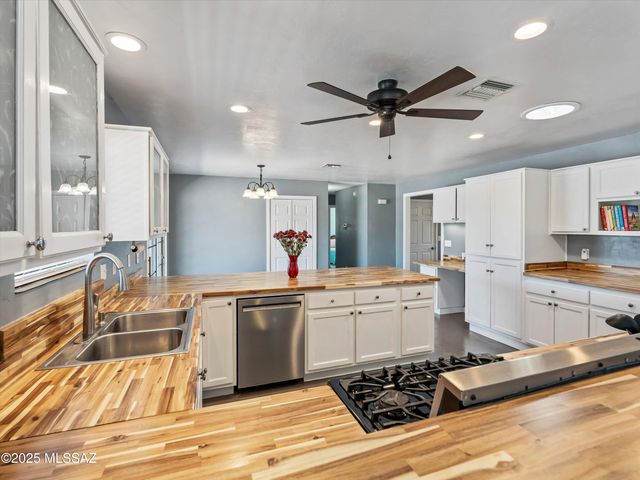 2660 E Darlene Lane, Vail, AZ 85641