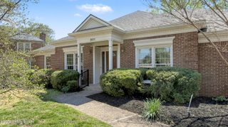 801 Gleneagle Ct, Louisville, KY 40223