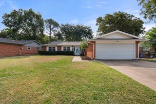 2700 Norwood Lane, Arlington, TX 76013