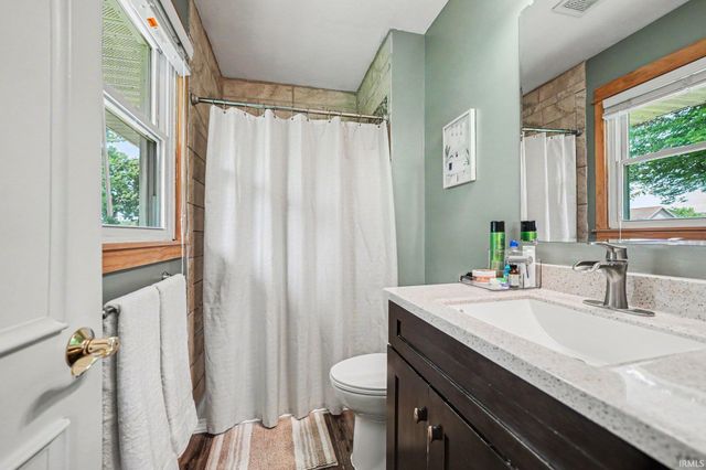 515 Sunset Lane, Middlebury, IN 46540
