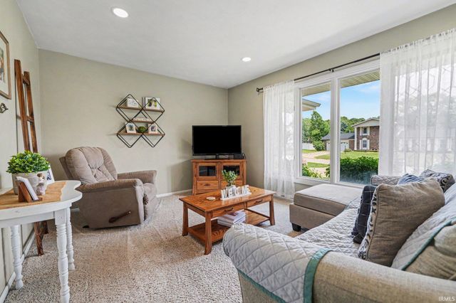 515 Sunset Lane, Middlebury, IN 46540