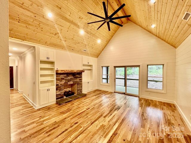 5039 Connestee Trail, Brevard, NC 28712