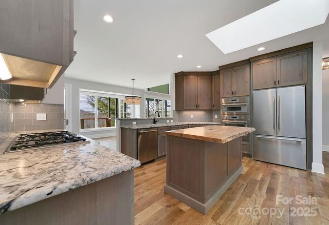 5039 Connestee Trail, Brevard, NC 28712