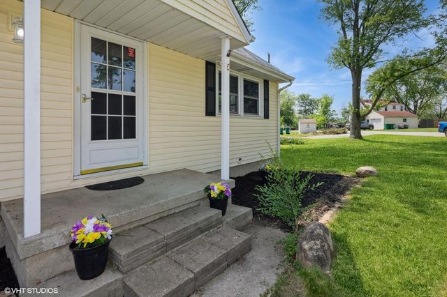 2 Meadow Lane, Merrillville, IN 46410