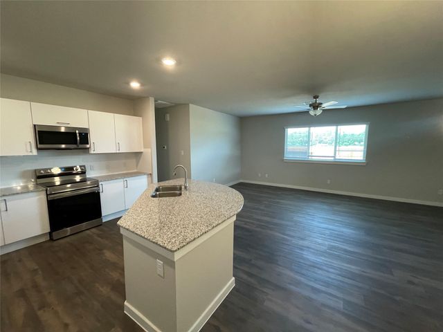 9801 Grosbeak Lane, Magnolia, TX 77354