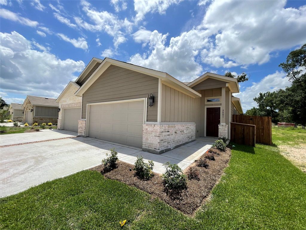 9801 Grosbeak Lane, Magnolia, TX 77354