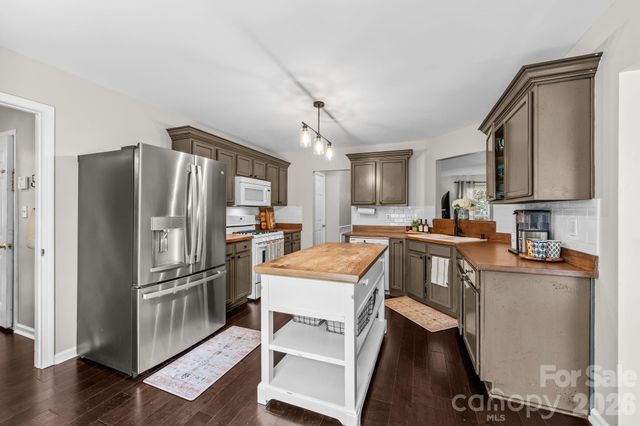8015 Leisure Lane, Huntersville, NC 28078