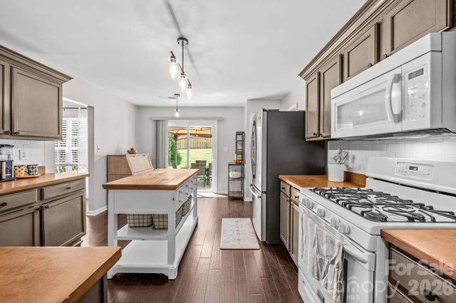 8015 Leisure Lane, Huntersville, NC 28078
