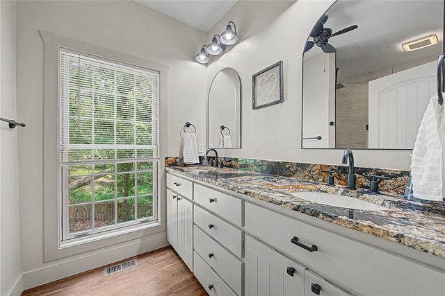 9570 Palomino Drive, Rogers, AR 72758