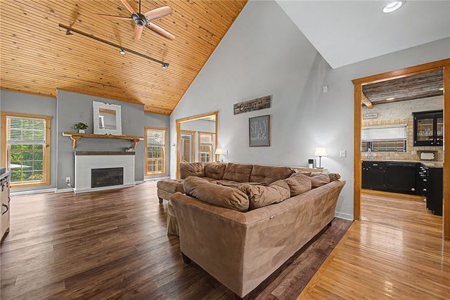 9570 Palomino Drive, Rogers, AR 72758