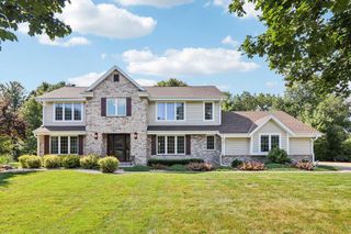 W249S6145 Deerfield CIRCLE, Waukesha, WI 53189