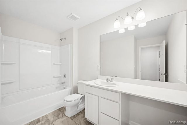 649 Swift Creek Drive, Chelsea, MI 48118