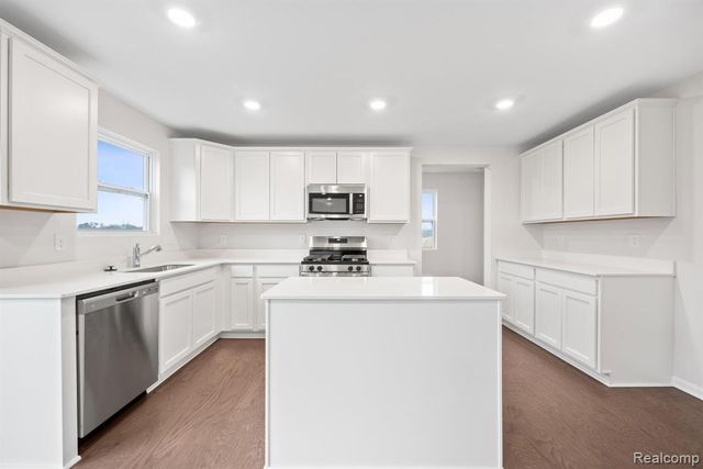 649 Swift Creek Drive, Chelsea, MI 48118