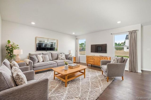 649 Swift Creek Drive, Chelsea, MI 48118