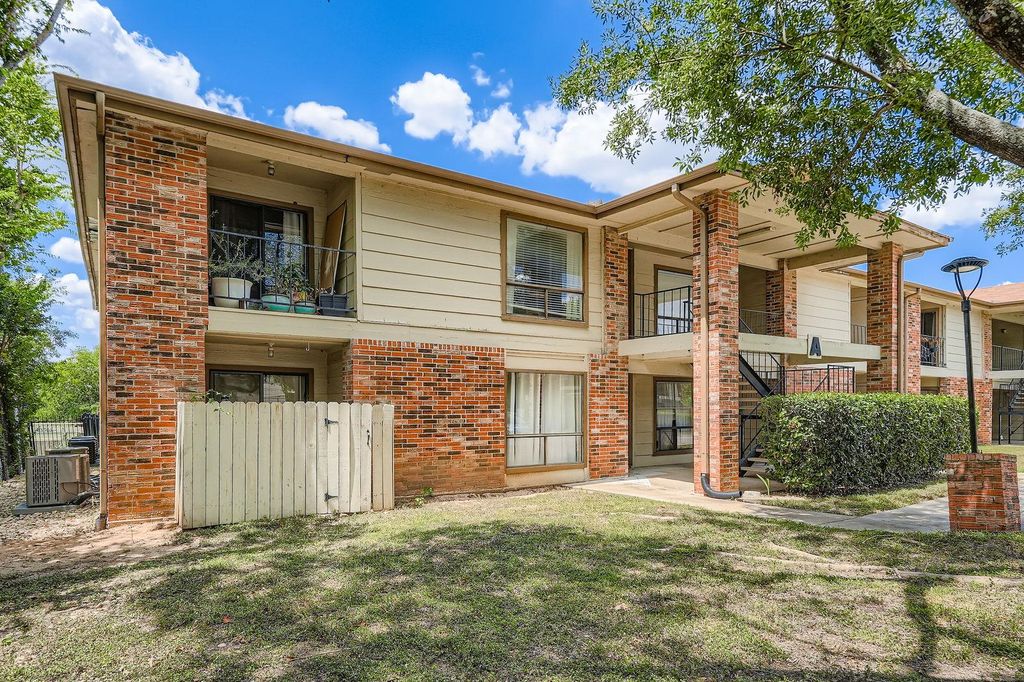 1705 Crossing PL A109, Austin, TX 78741